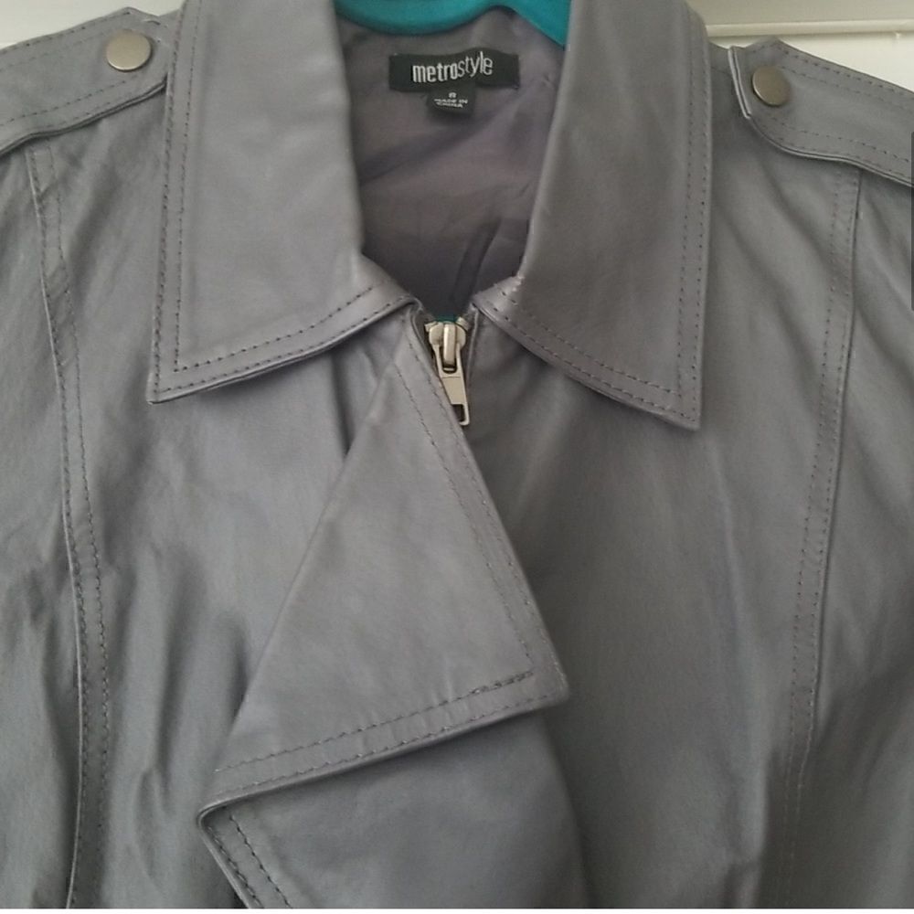 Genuine Leather Motorcycle Jacket, size 6 - Picture 4 of 11